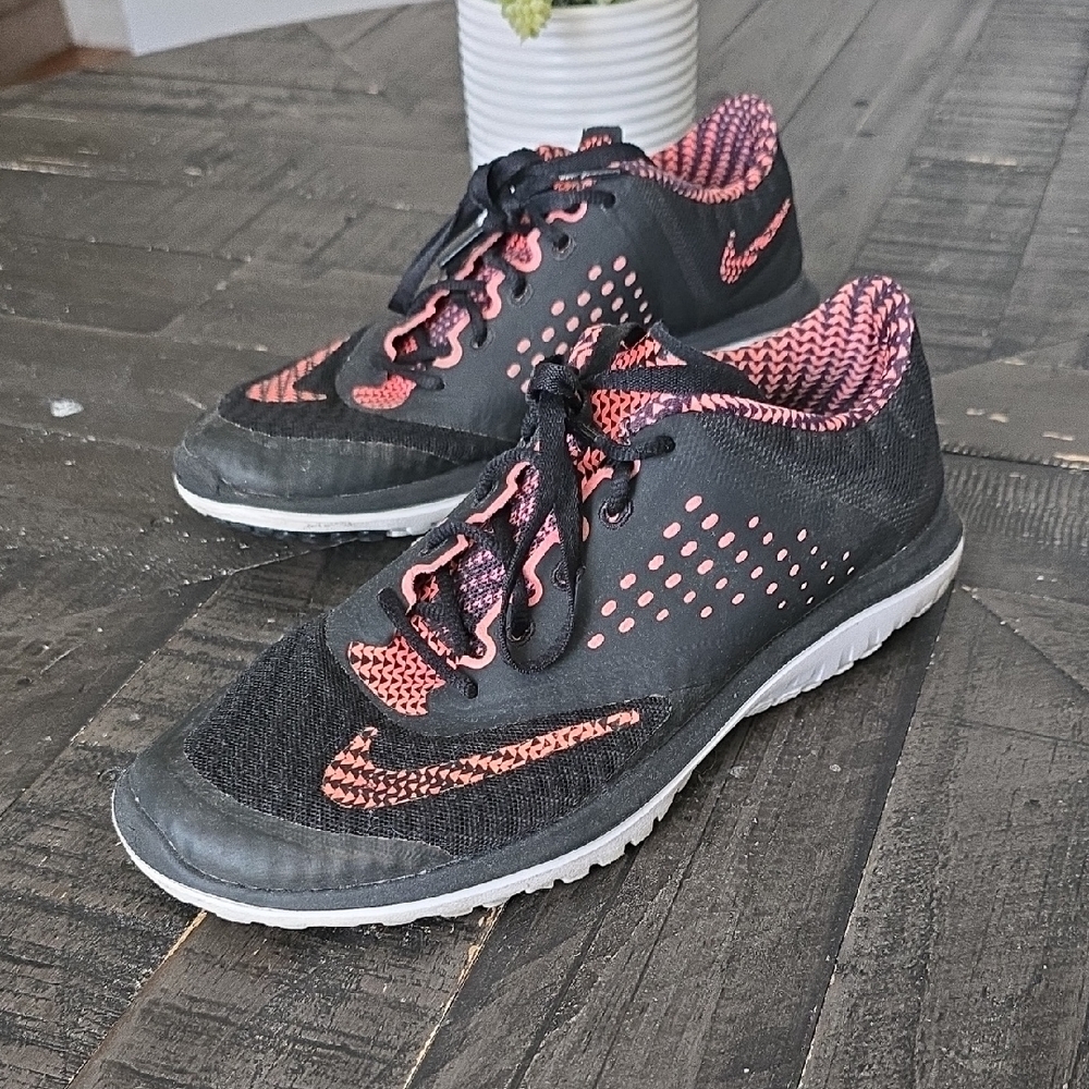 Nike Fitsole Women's Black and Pink Athletic Shoes